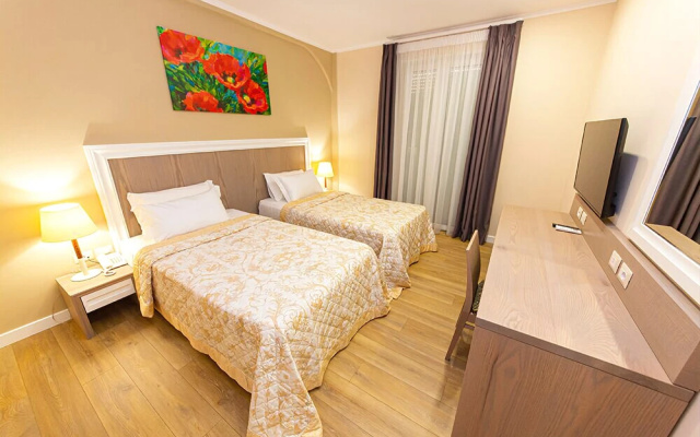 F&m Hotel