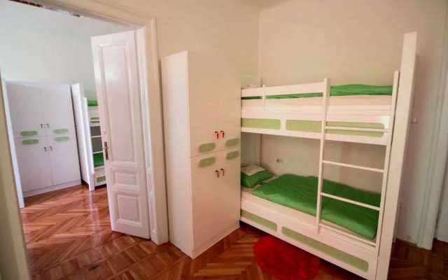Hostel For Me