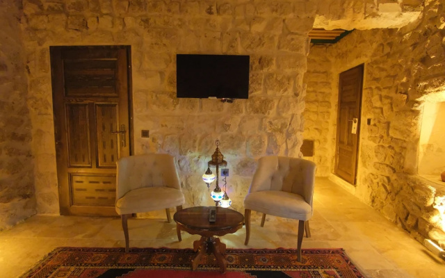 Euphoria Cave House