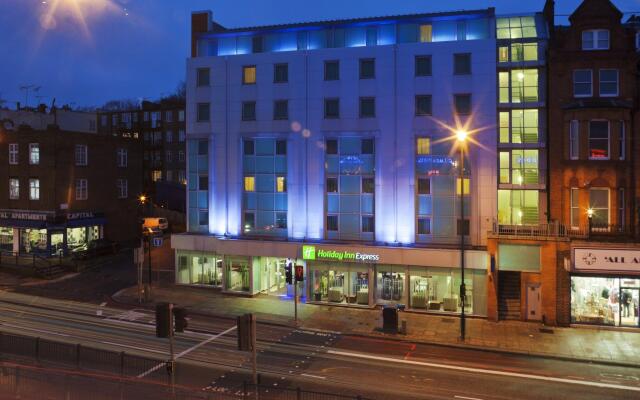 Отель Holiday Inn Express London-Swiss Cottage вид на фасад