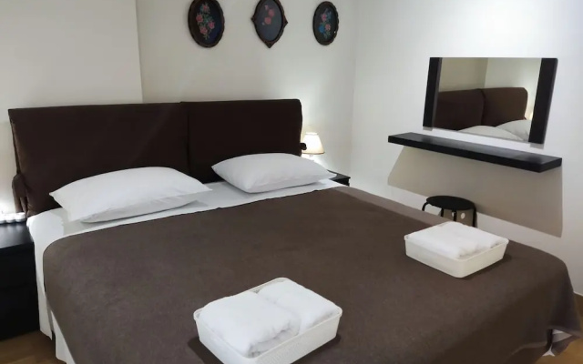 A&J Apartments or Rooms athens airport