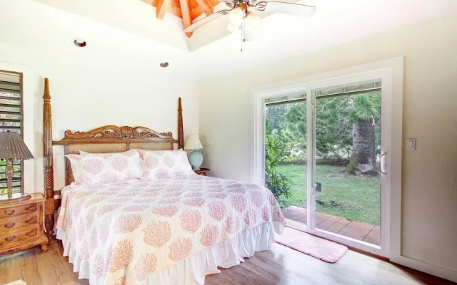 Hale Kamalani 3 Bedroom Home by RedAwning