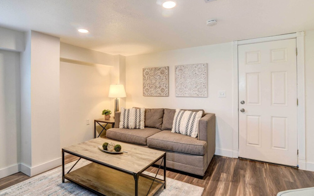 Walk to Beach: Charming Home w/ Deck in Galveston