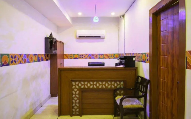 Capital O 69427 Hotel Golden Palm
