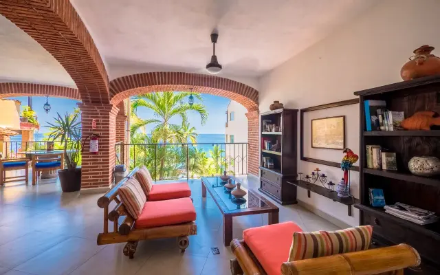 Marboka Hotel & Suites