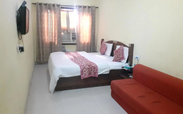 Hotel Holiday Comfort - 800 mts from Jallianwala Bagh, Amritsar