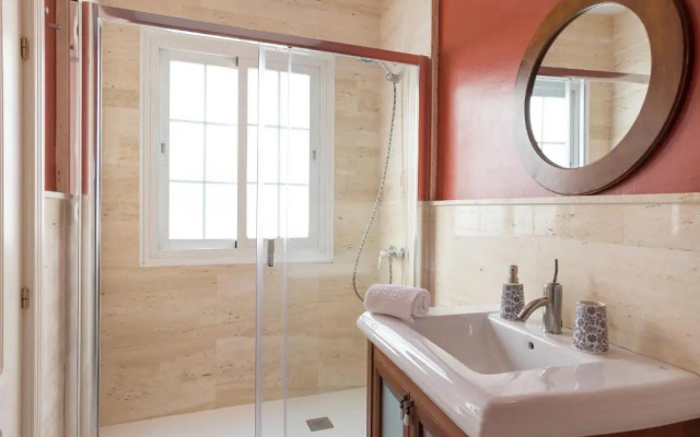 ML3C-Marble Penthouse-Prime location-High Ceilings