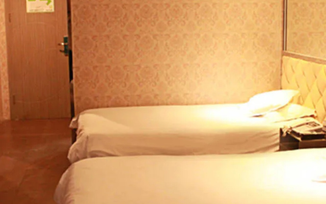 Qingmu Chain Hotel (Ma'an Shandong Railway Station Hongxing Meikailong RT-Mart)