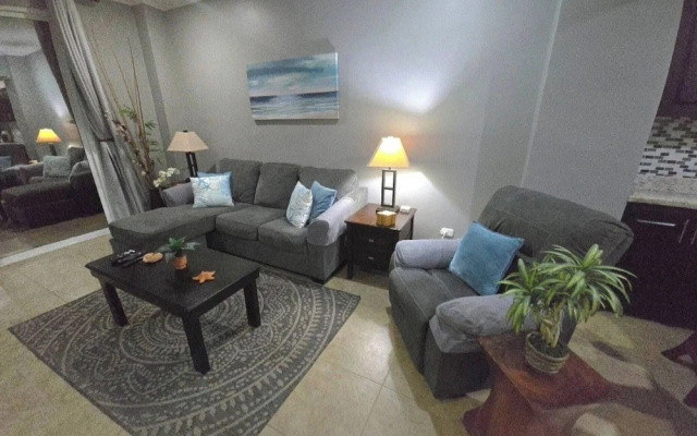 Amazing oceanfront with access Crocs Resort