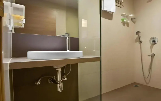 Rajhans Hotel