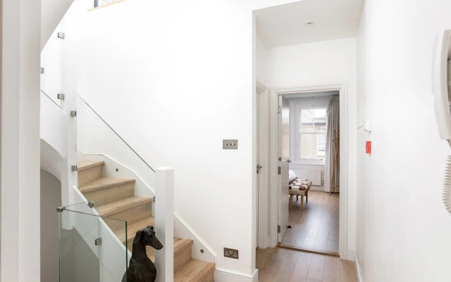 Luxury 2BR Penthouse in West Kensington W/terrace