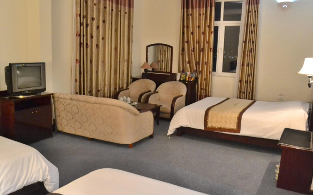 Bach Dang Hotel