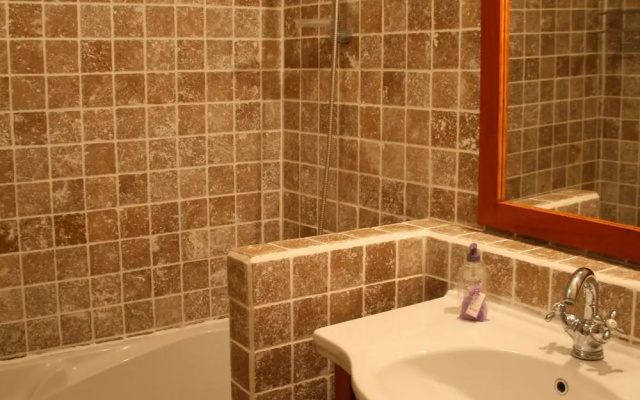 Spacious Villa in Drome with Swimming Pool