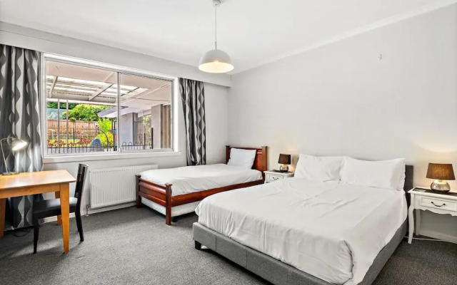 Spacious 5-bed Home With Pool in Glen Iris