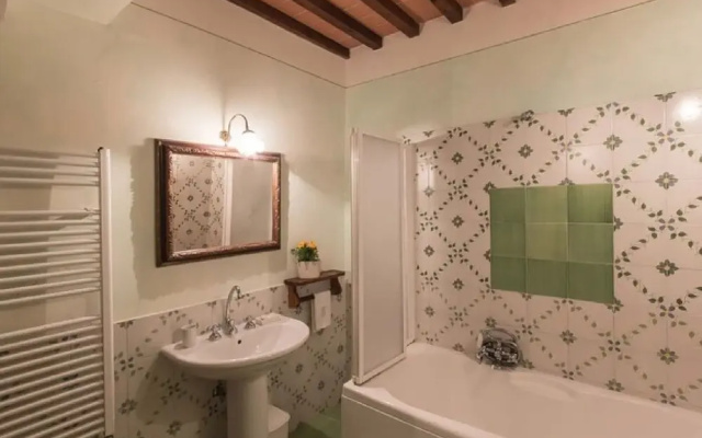 Apartment in Tuscany With Pool & Garden