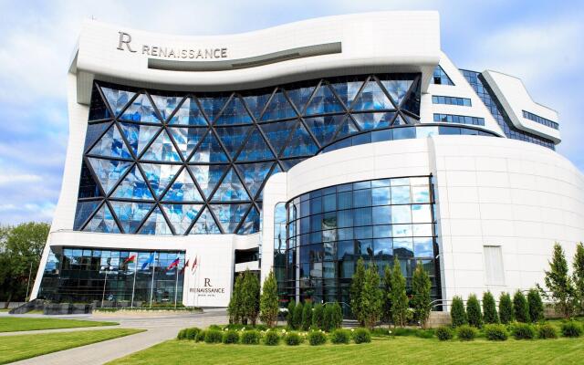 Renaissance Minsk Hotel вид на фасад