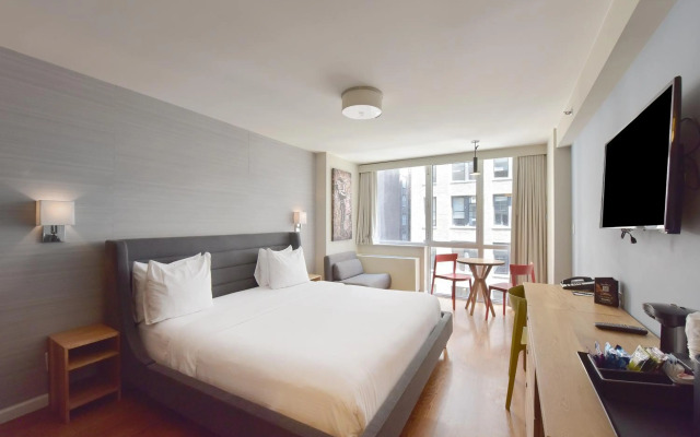 Hotel 32 32