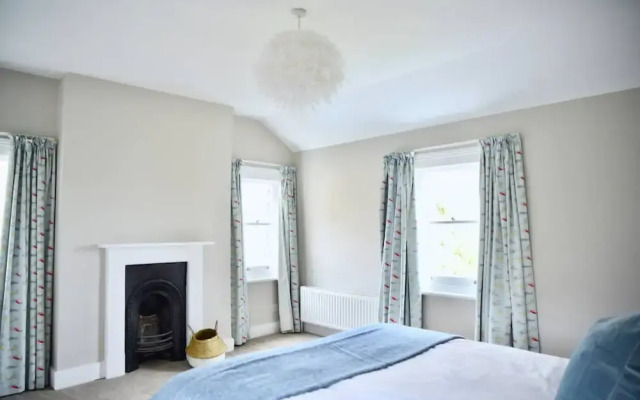Beautiful 6 Bedroom Period House in Wimbledon Village