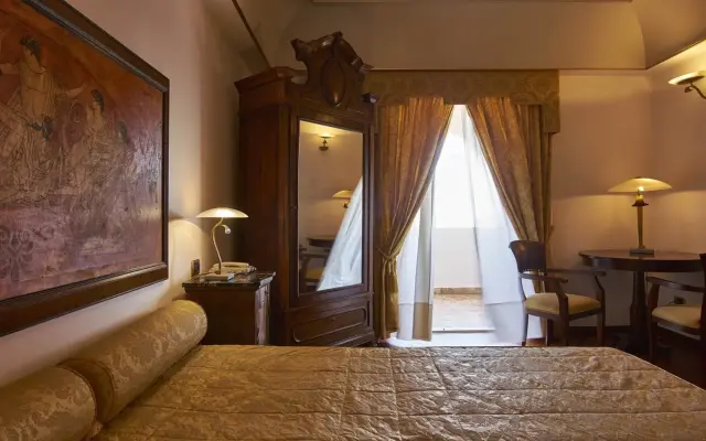 Hotel Tritone