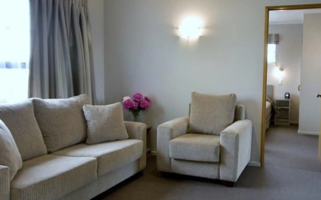 Knightsbridge Court Motor Lodge