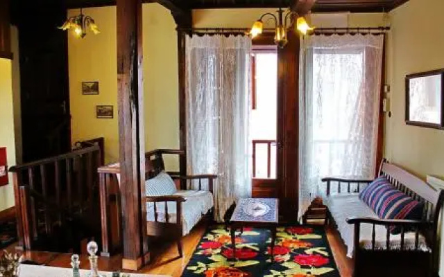 Varosi Guesthouse