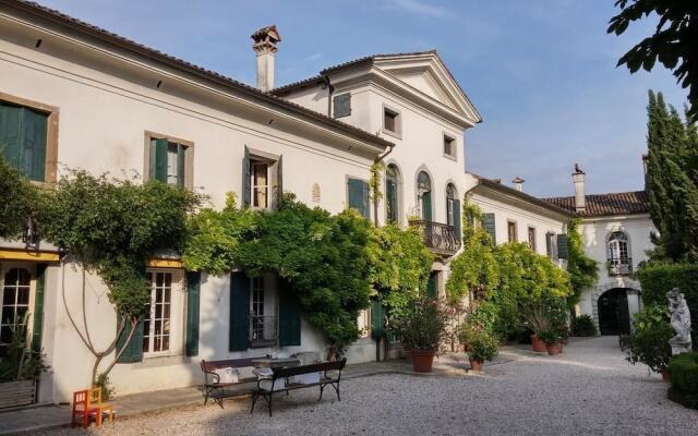 Отель Villa di Tissano Палаццоло-делло-Стелла вид на фасад
