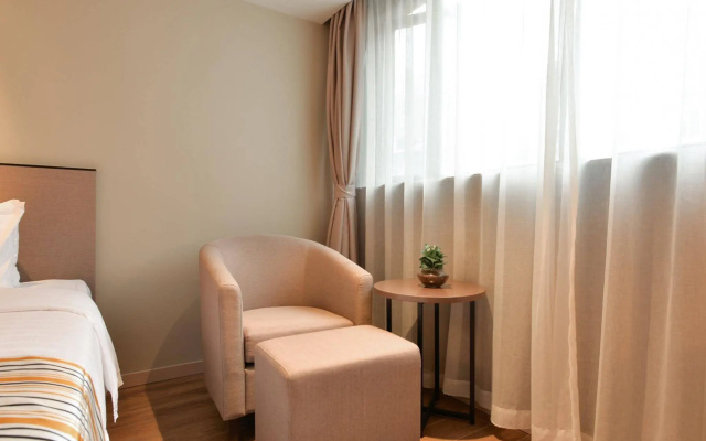 Home Inns Plus Shanghai Xujiahui Branch