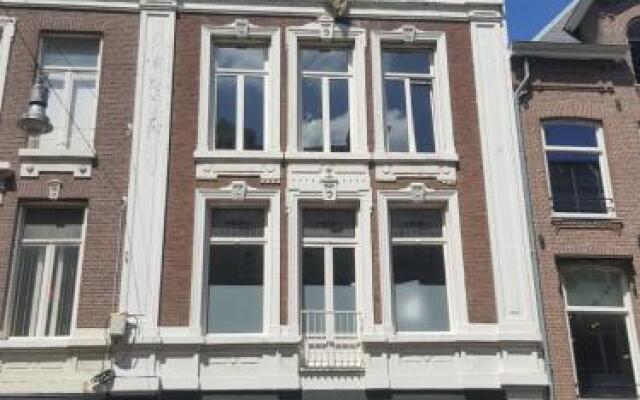 Отель Museum District Guest Suite Amsterdam Center вид на фасад