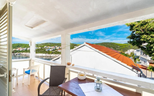 Stunning Home in Zavalatica With Wifi and 2 Bedrooms
