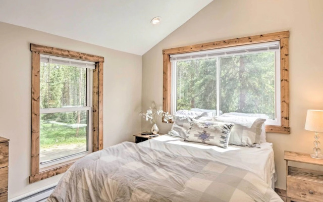 5 Mi to Ski Resort: Mtn-view Breck Home w/ Hot Tub