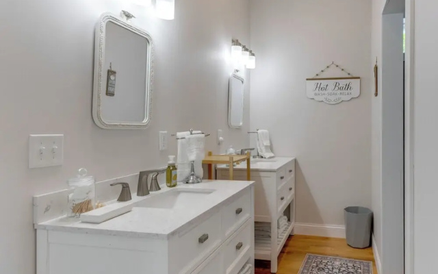 Steps to Buckeye Lake: Family-friendly Home