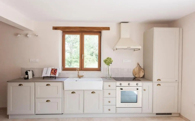 La Petite Ruche, 1 Bedroom Gite in the Luberon (Adults Only)