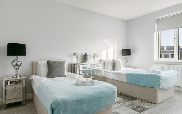 Penthouse Brand new on Cromwell Road
