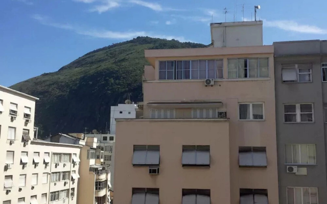 Apartment in Copacabana for up to 4 People 100m From the Beach Cavirio Nsc1003