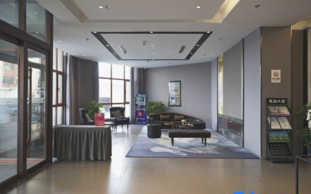 Homeinn Selected Hotel (Ulanhot Water View Park)