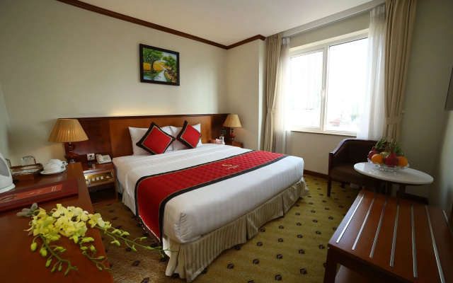 Sunny Hotel 1