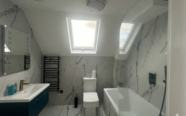 Dippen Hall Charm - Minutes From London Gatwick