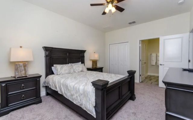 6 Bedroom 5 Bathroom