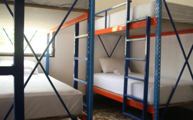 La Madrugada Hostel