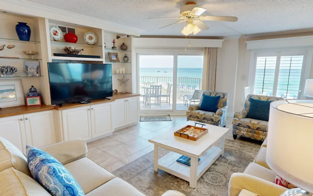 Inlet Reef 204 2 Bedroom Condo by RedAwning