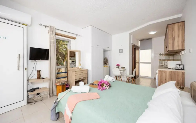 Emilia 10 With 1 Bedrooms and 1 Bathrooms