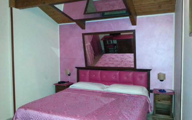 Hotel Happy Days
