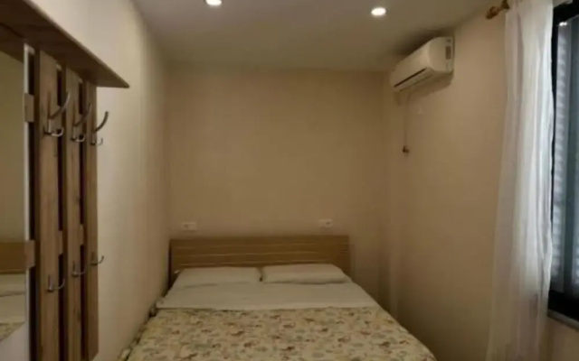 Tirent Apartment - Cozy Bedrooms Stay by Golem Beach.