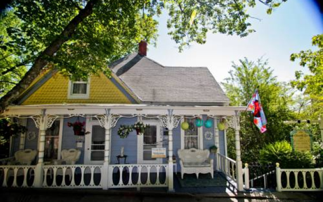 Chantilly Lace Inn