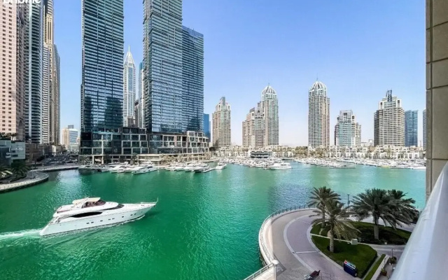 Scintillating Marina View From 1BR Apt