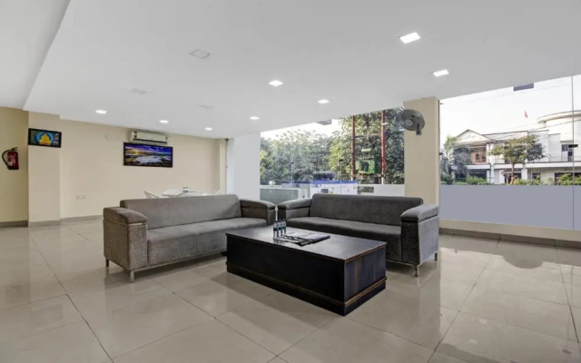 Treebo Noida Grand