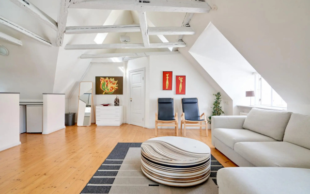 ★Bright Apartment · Next to Tivoli · Heart of CPH★