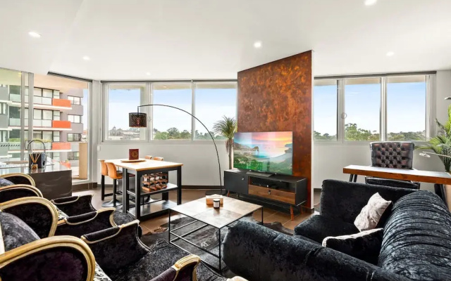 Elegant 1-bed by Riverside Park & Amenities