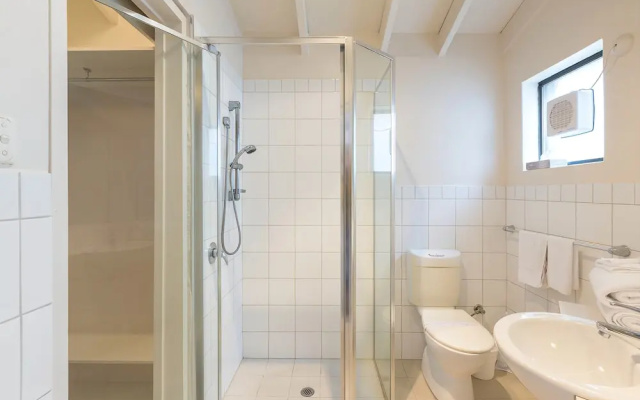 Como Mezzanine Retreat