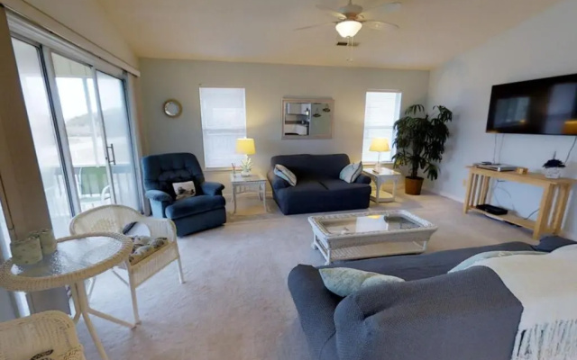 See Otter by Oak Island Accommodations